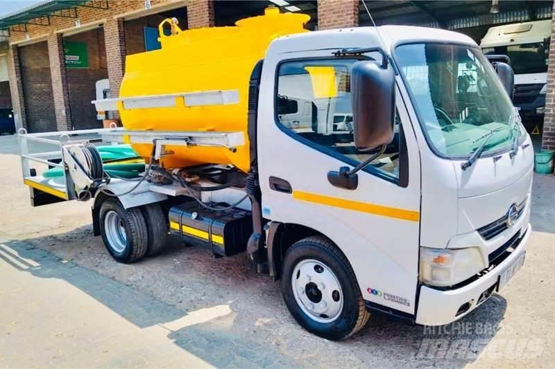 Hino 300 614 Специальные грузовики