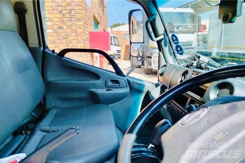 Hino 300 614 Специальные грузовики