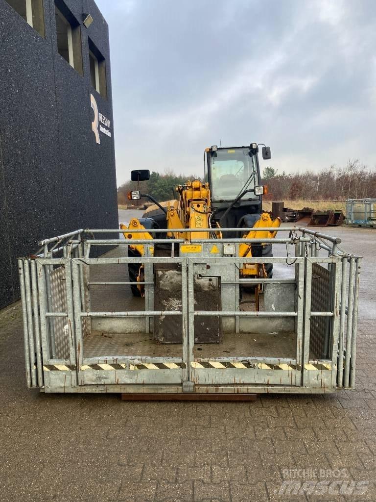 JCB 540-140 Телескопические погрузчики