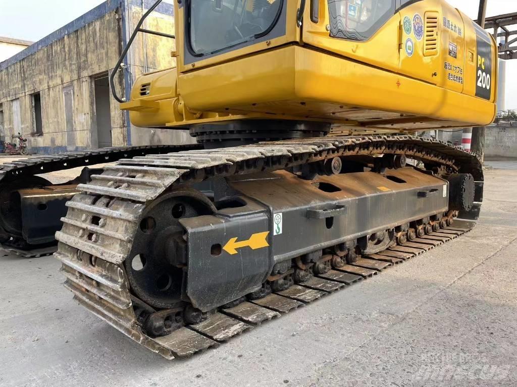 Komatsu PC 200-7 Гусеничные экскаваторы