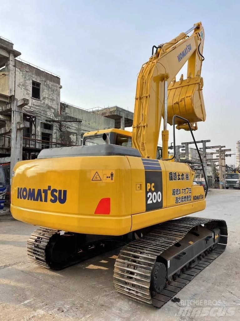 Komatsu PC 200-7 Гусеничные экскаваторы