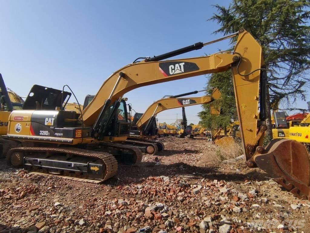 CAT 320 Малые экскаваторы 7т-12т