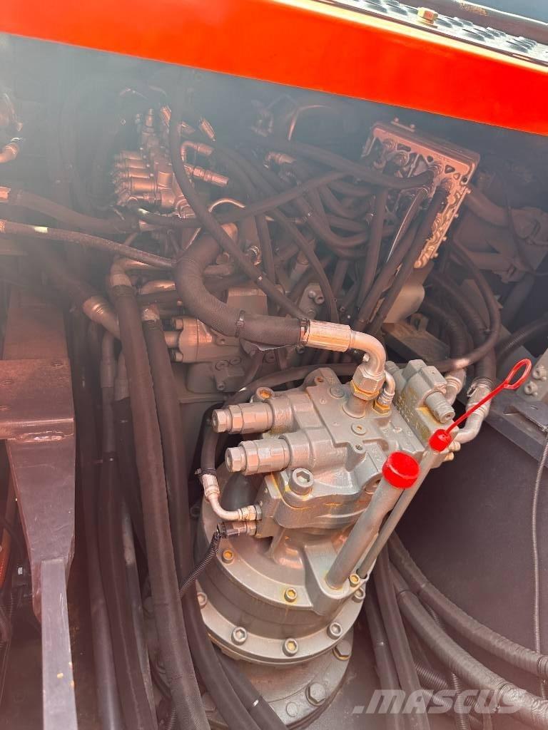 Hitachi ZX200 Гусеничные экскаваторы