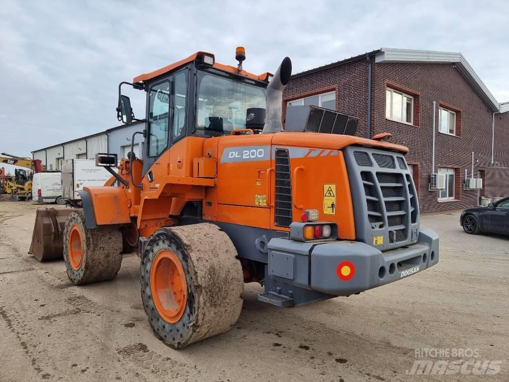 Doosan DL 200-3 Фронтальные погрузчики