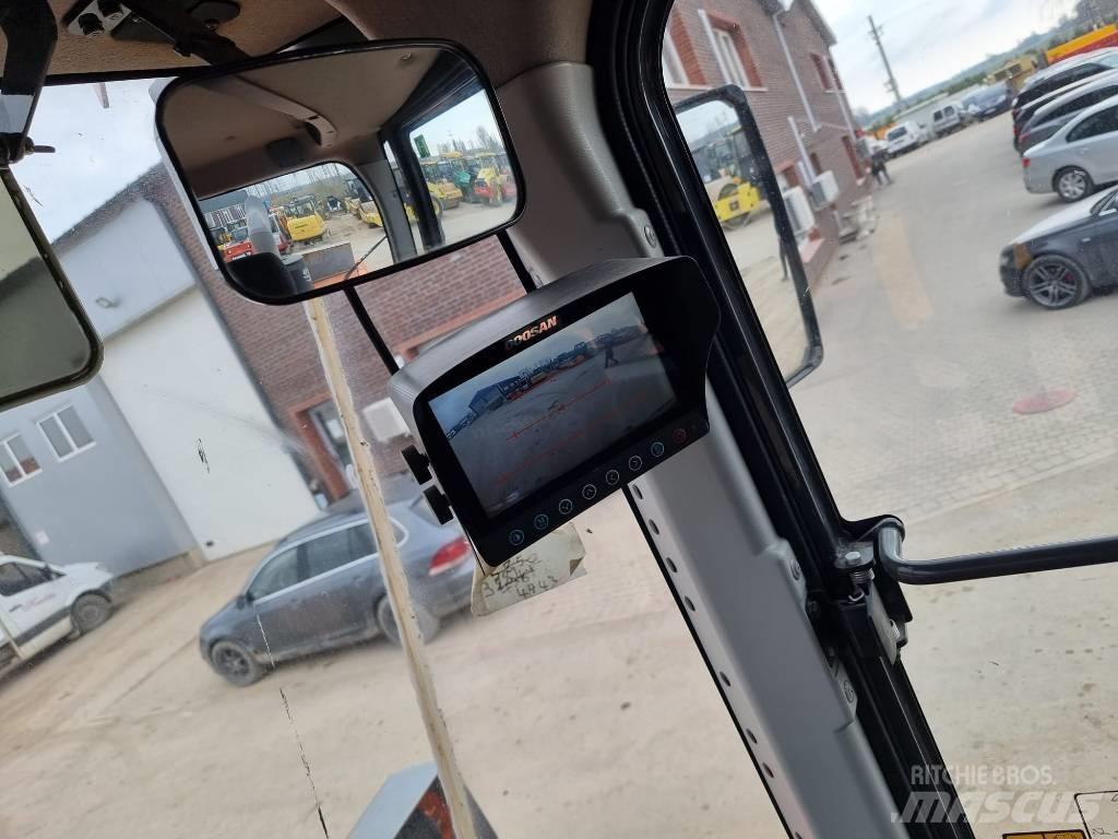 Doosan DL 200-3 Фронтальные погрузчики