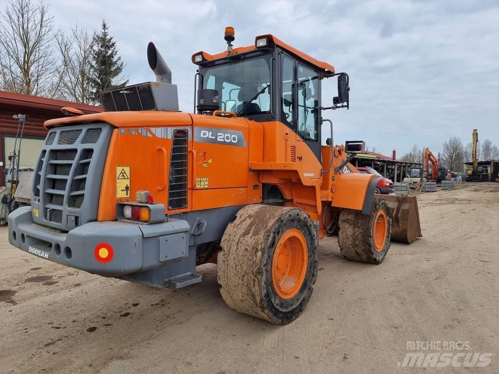 Doosan DL 200-3 Фронтальные погрузчики
