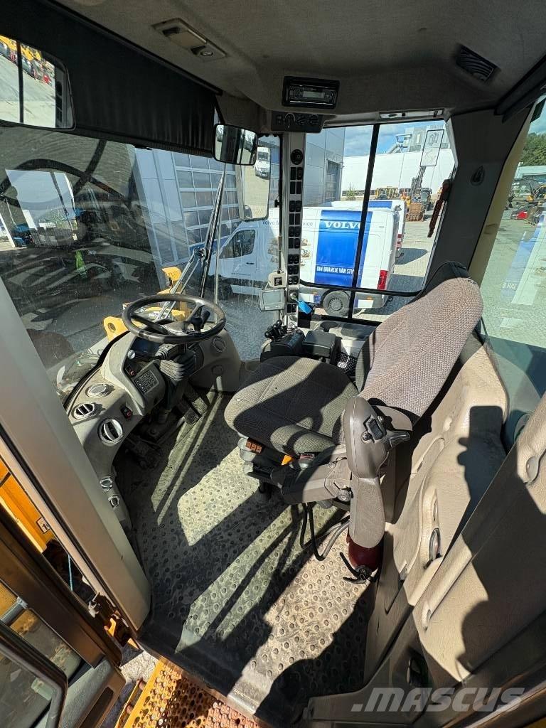 Volvo L110F Фронтальные погрузчики