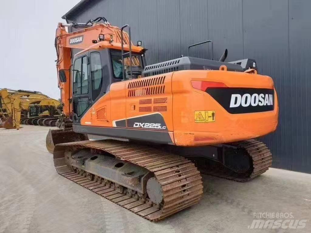 Doosan DX 225 LC Гусеничные экскаваторы