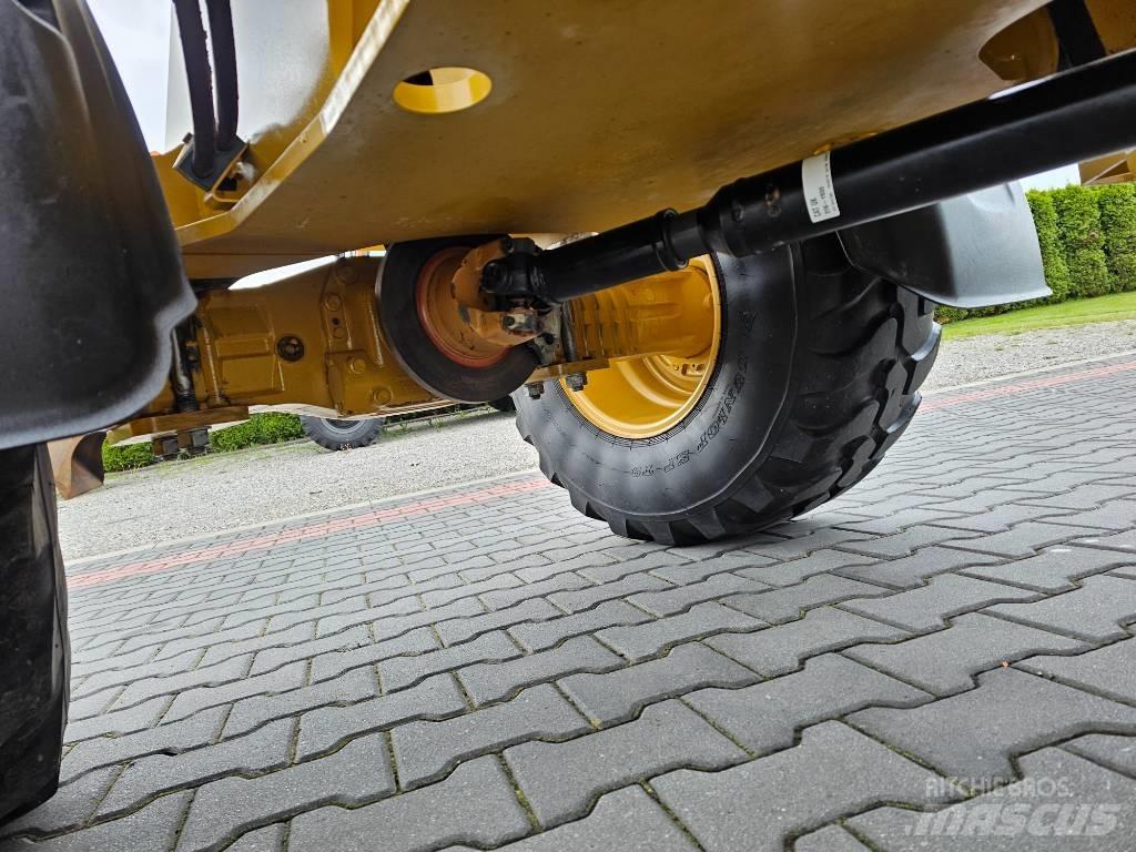 CAT 906 M Фронтальные погрузчики