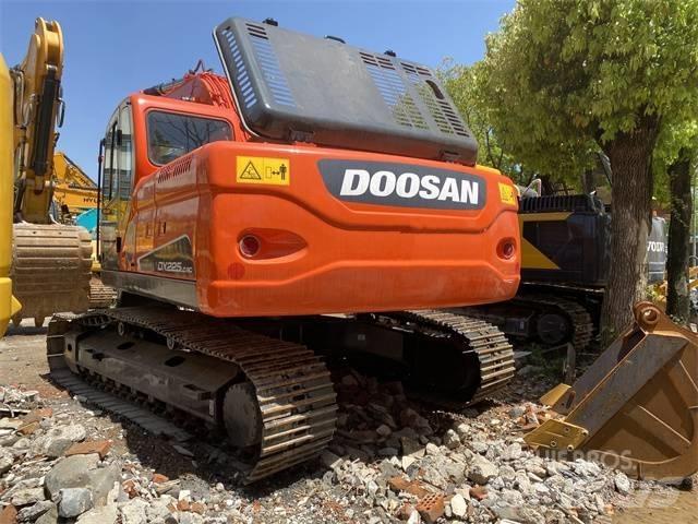 Doosan DX 225 LC Гусеничные экскаваторы