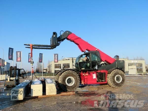 Magni HTH 30.12 Телескопические погрузчики