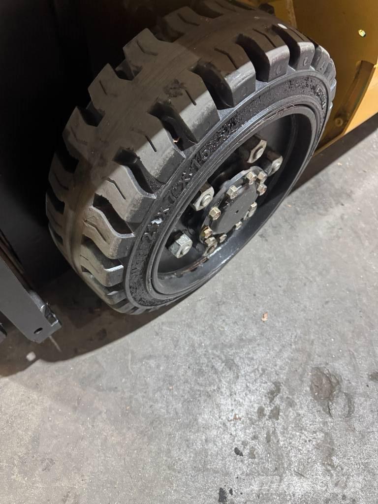 CAT FGC25N Другие складские механизмы