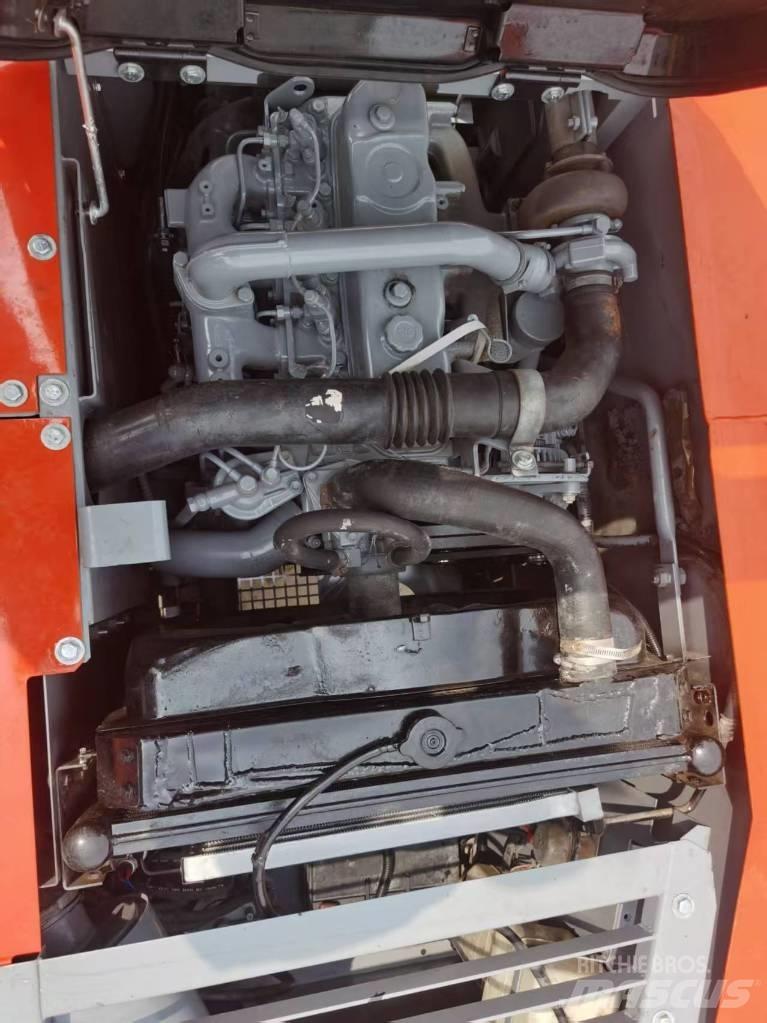 Hitachi EX 120 Гусеничные экскаваторы