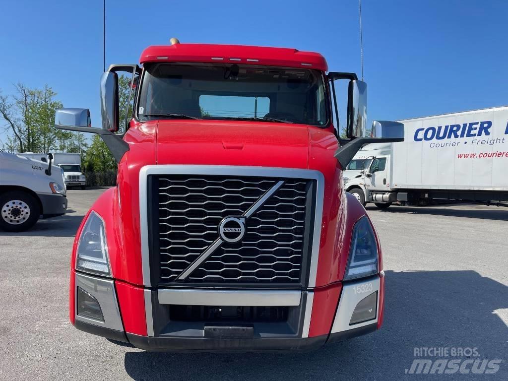 Volvo VNL64T300 Седельные тягачи