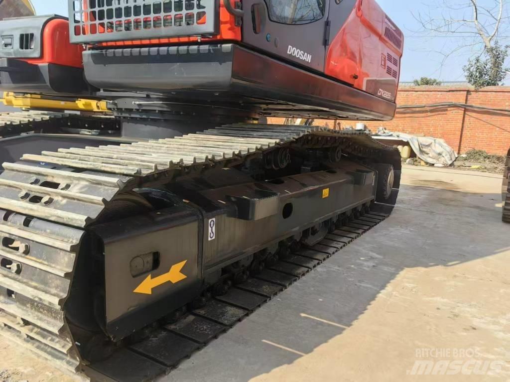 Doosan DX225LC-9C Гусеничные экскаваторы