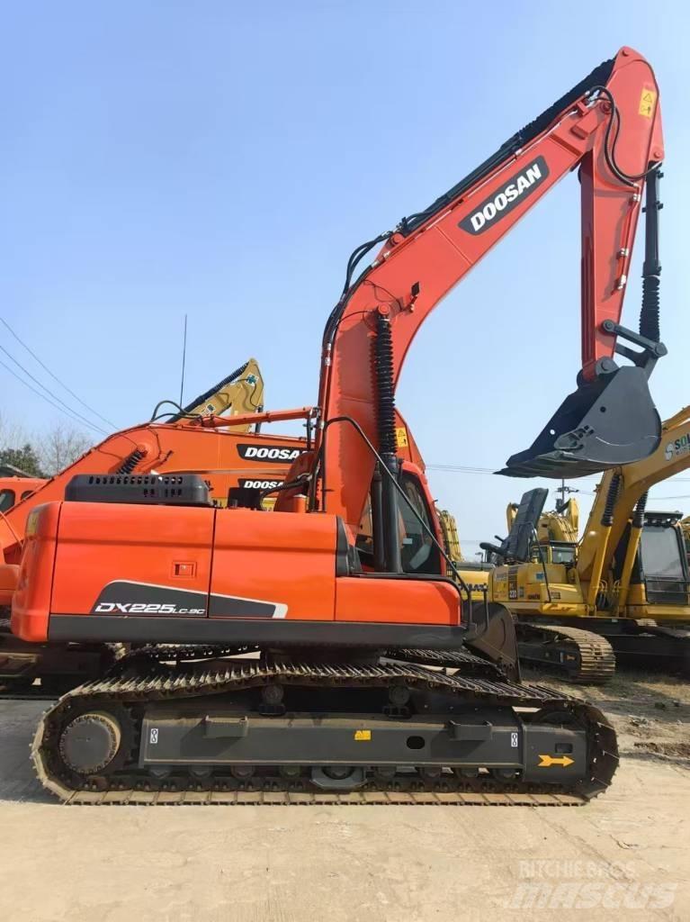 Doosan DX225LC-9C Гусеничные экскаваторы