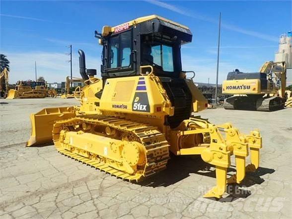 Komatsu D51EXi-24 Гусеничные бульдозеры
