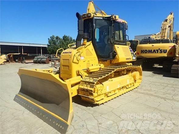 Komatsu D51EXi-24 Гусеничные бульдозеры