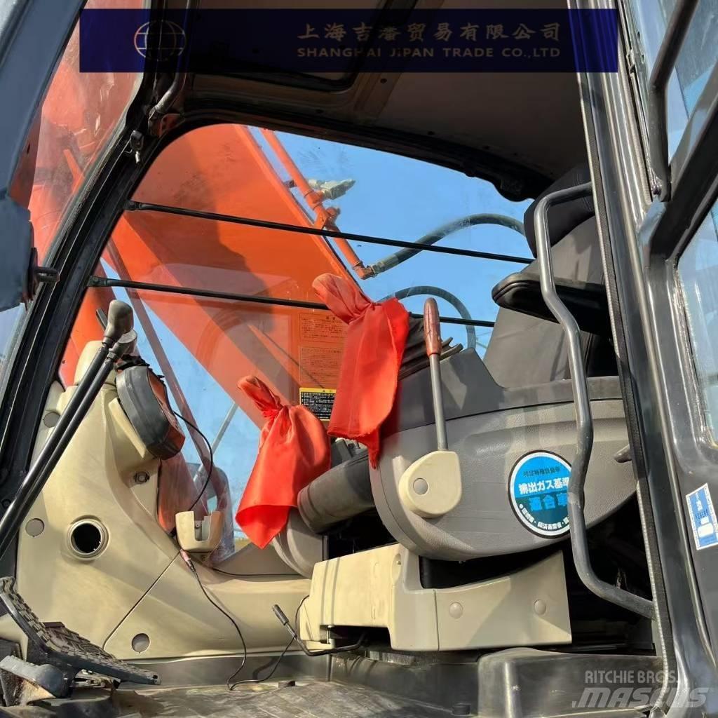 Hitachi ZX 240 Гусеничные экскаваторы