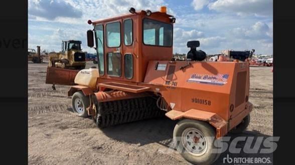 Broce KR 350 Вакуумные уборочные машины