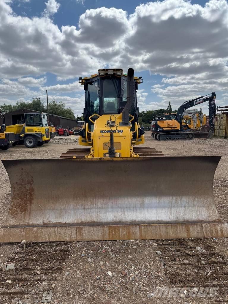 Komatsu D51PX-24 Гусеничные бульдозеры