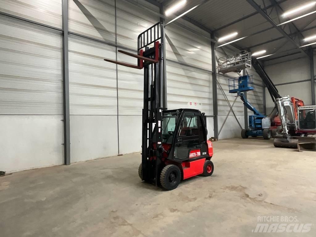 Nissan U1 D2 A 25 LQ Газовые погрузчики