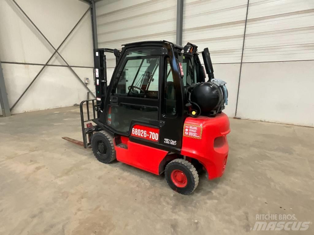 Nissan U1 D2 A 25 LQ Газовые погрузчики