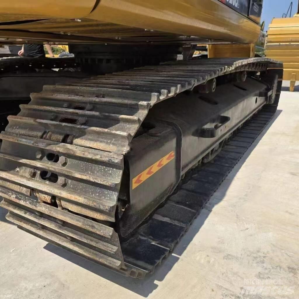 CAT 323 D Гусеничные экскаваторы