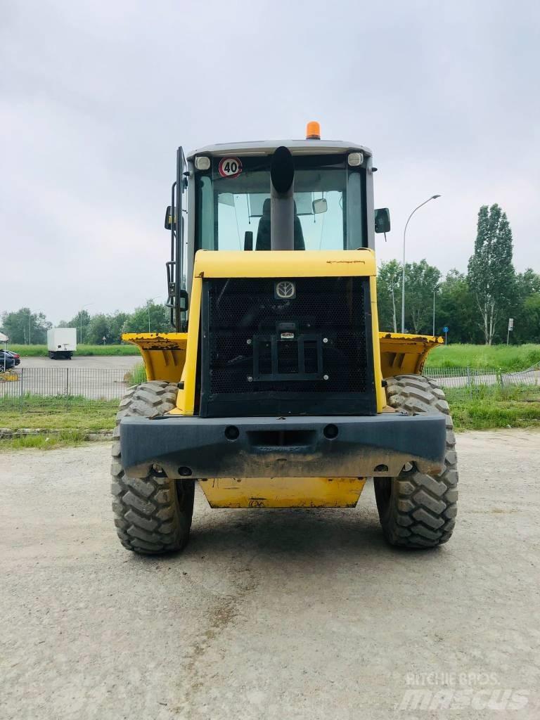New Holland W 110 B Фронтальные погрузчики