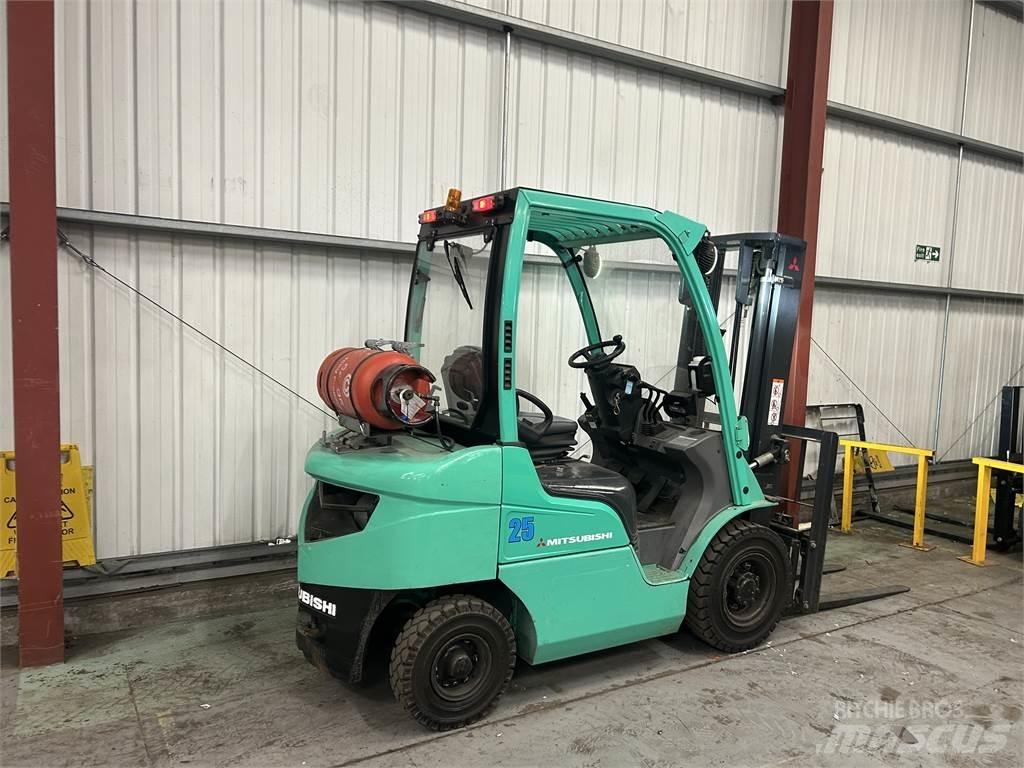 Mitsubishi FG25N Газовые погрузчики