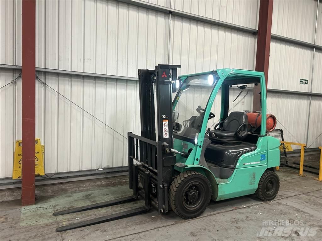 Mitsubishi FG25N Газовые погрузчики