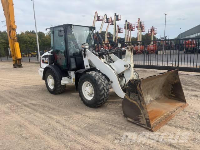 CAT 906 Фронтальные погрузчики