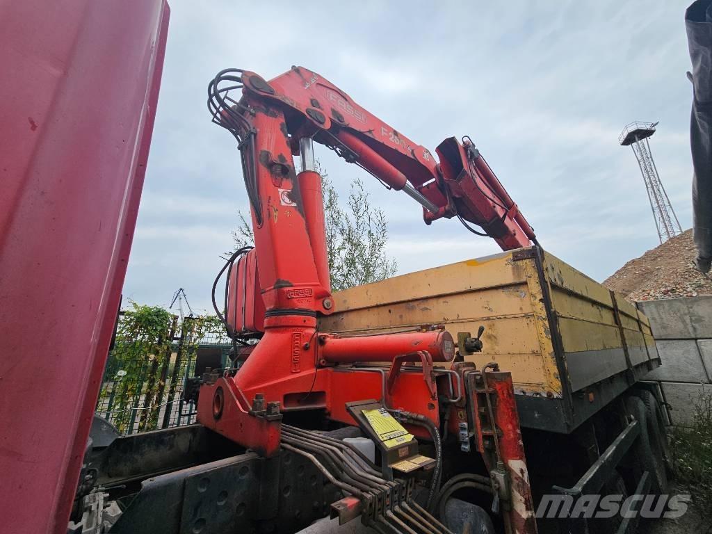 Scania P 94 FASSI Грузовики-Фургоны