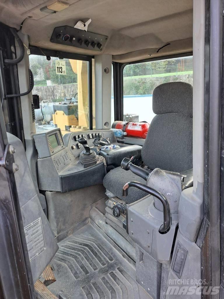 CAT D 8 T Гусеничные бульдозеры