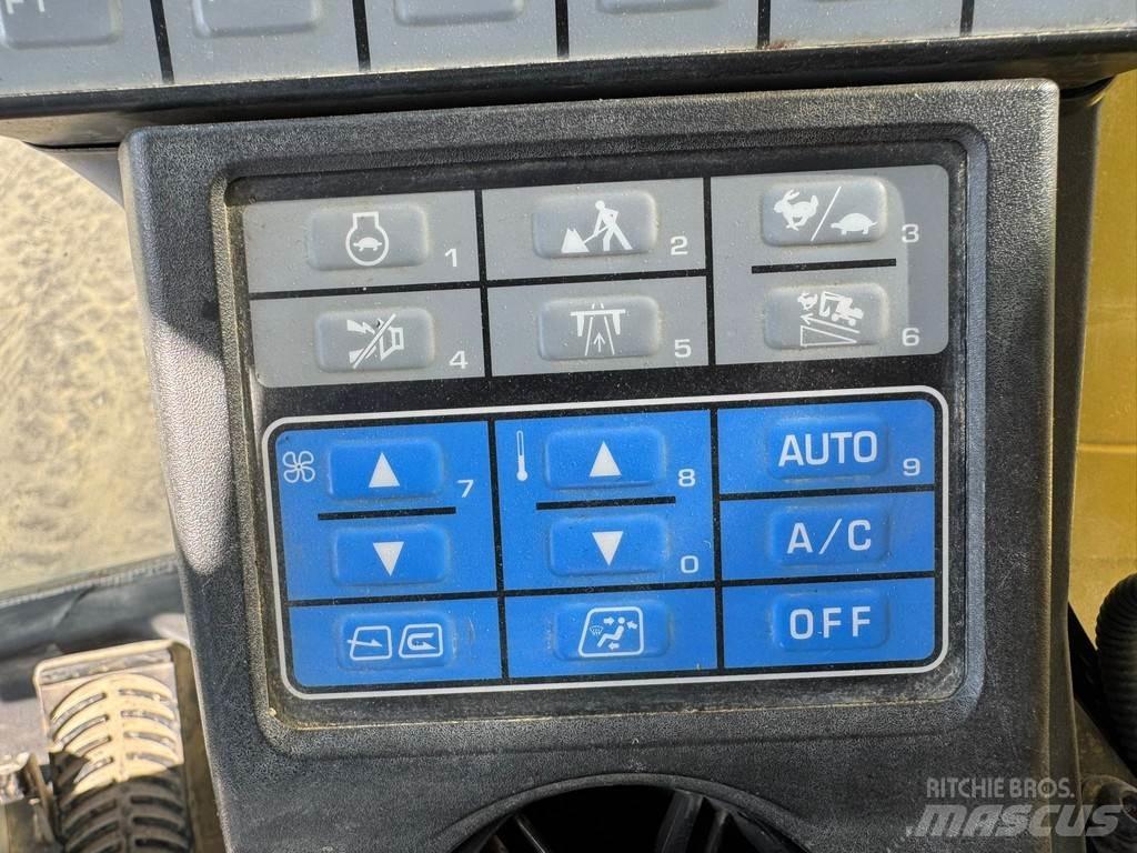 Komatsu PW180-11 Специальные экскаваторы