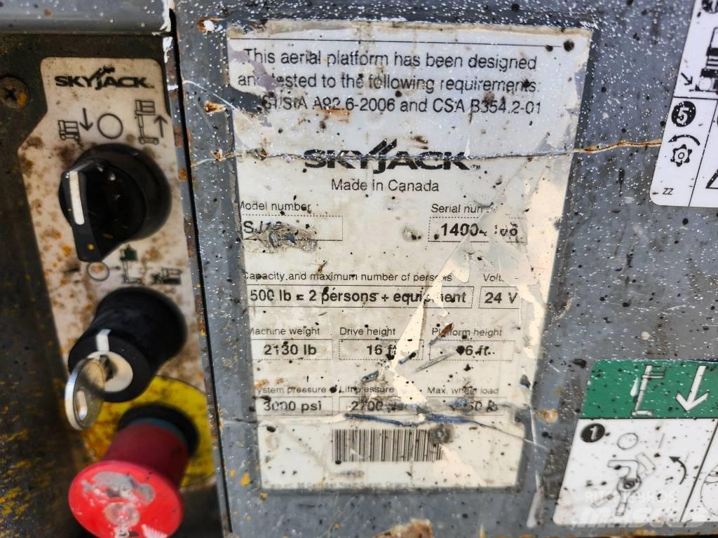 SkyJack SJ 16 Вертикальные мачтовые подъемники