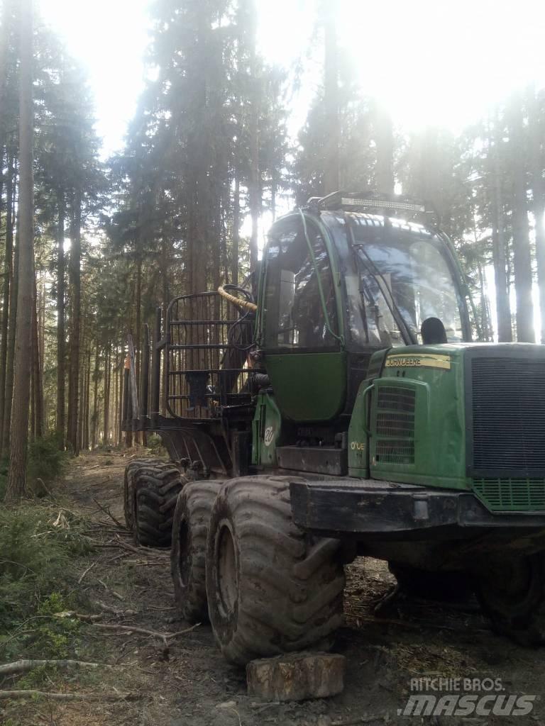 John Deere 1010 E Форвардеры