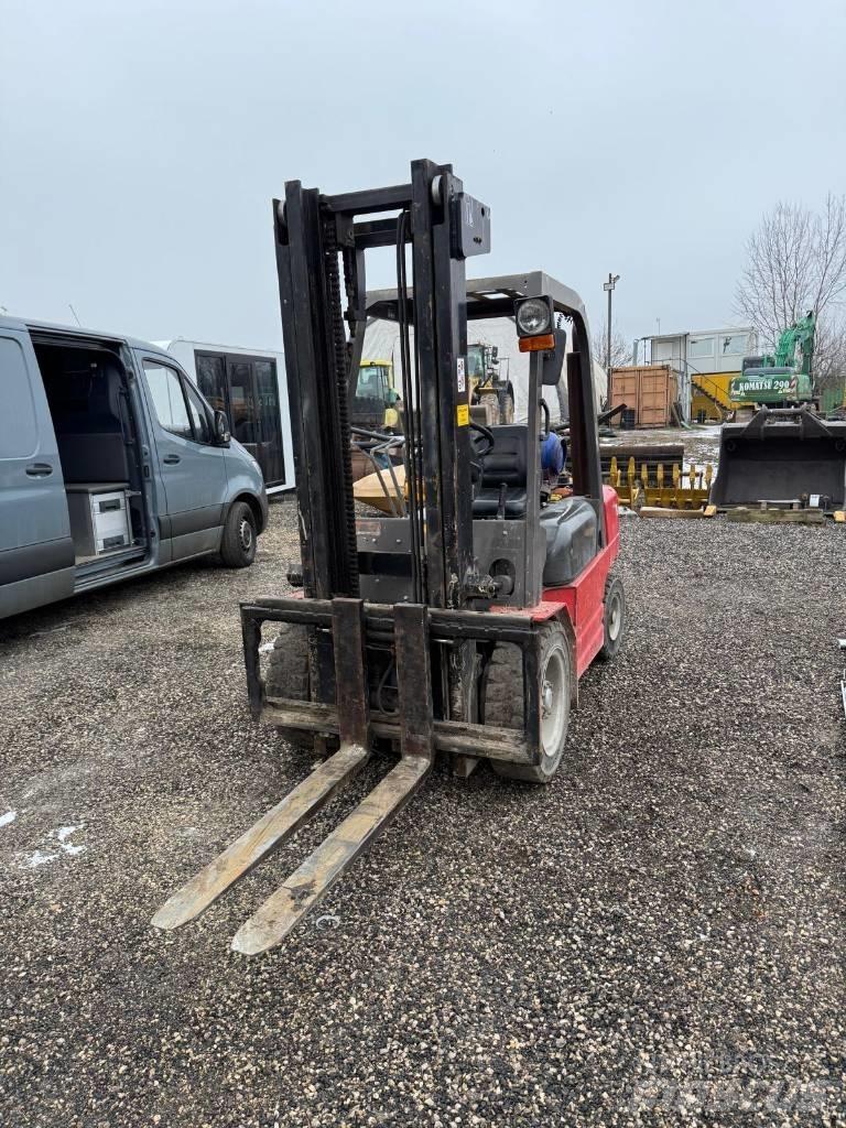 Manitou CG 30 P Газовые погрузчики
