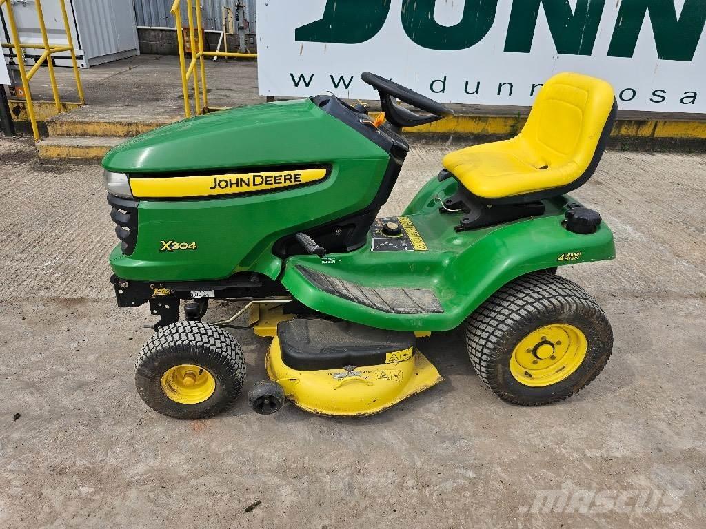 John Deere X 304 Самоходные газонокосилки