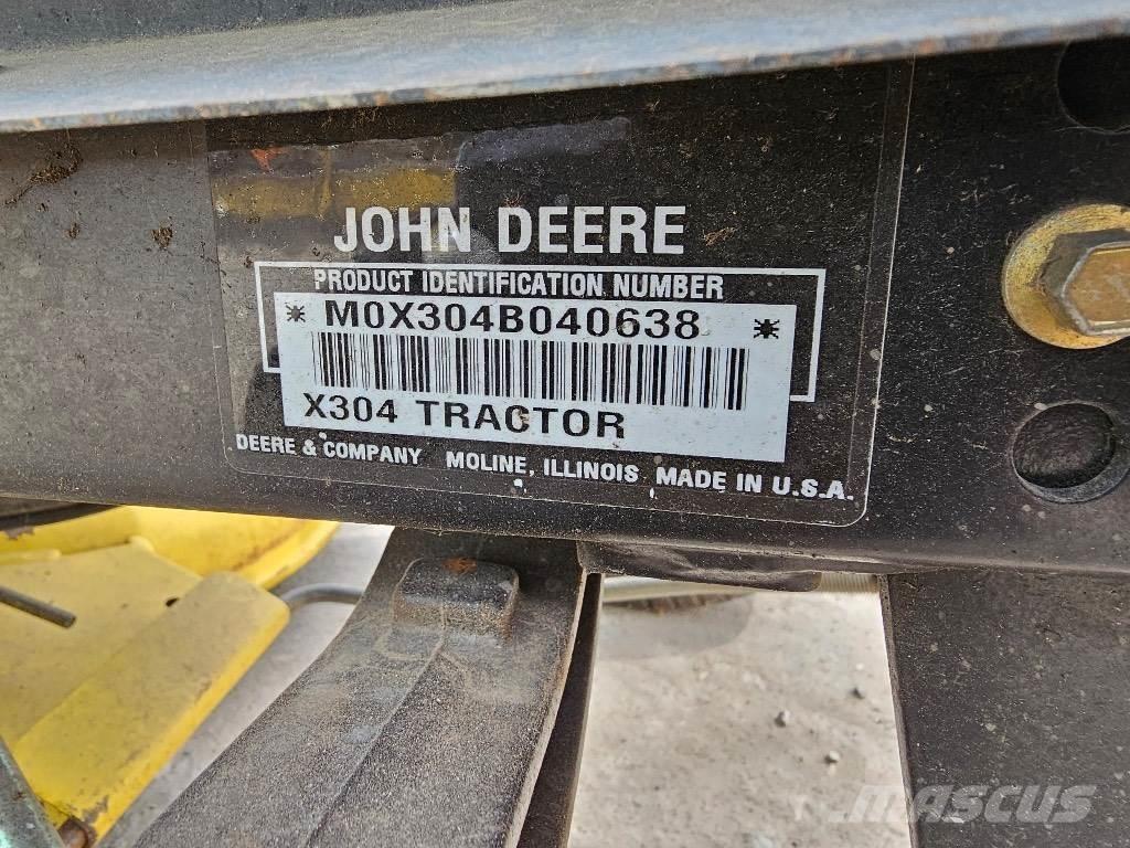 John Deere X 304 Самоходные газонокосилки