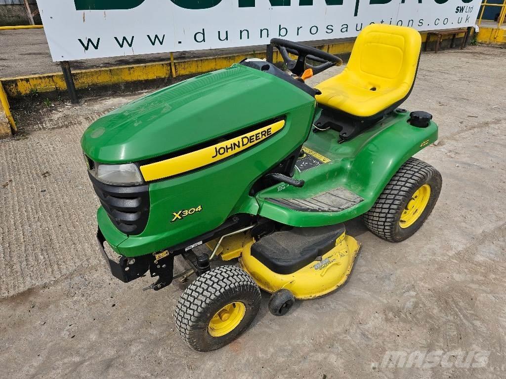 John Deere X 304 Самоходные газонокосилки