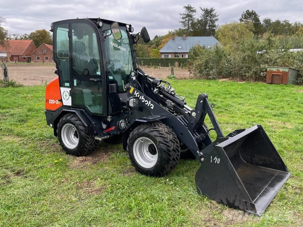 Kubota RT220-2e Фронтальные погрузчики