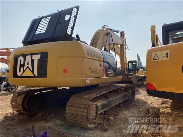 CAT 323D Гусеничные экскаваторы