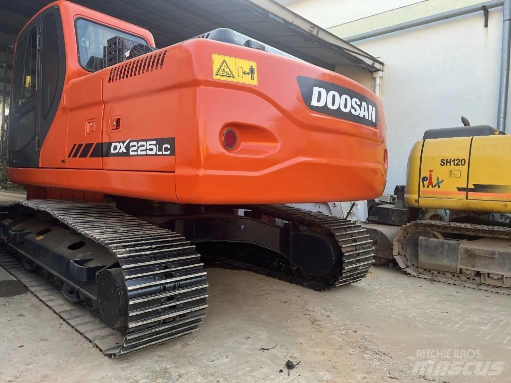 Doosan DX225LC Гусеничные экскаваторы