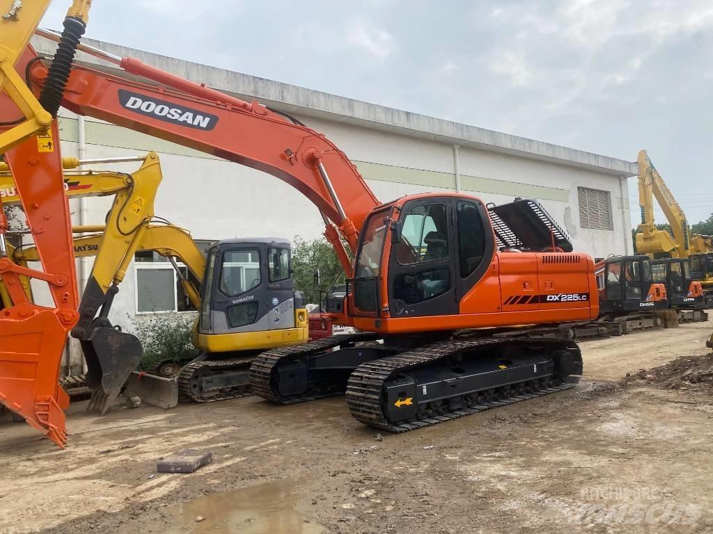 Doosan DX225LC Гусеничные экскаваторы