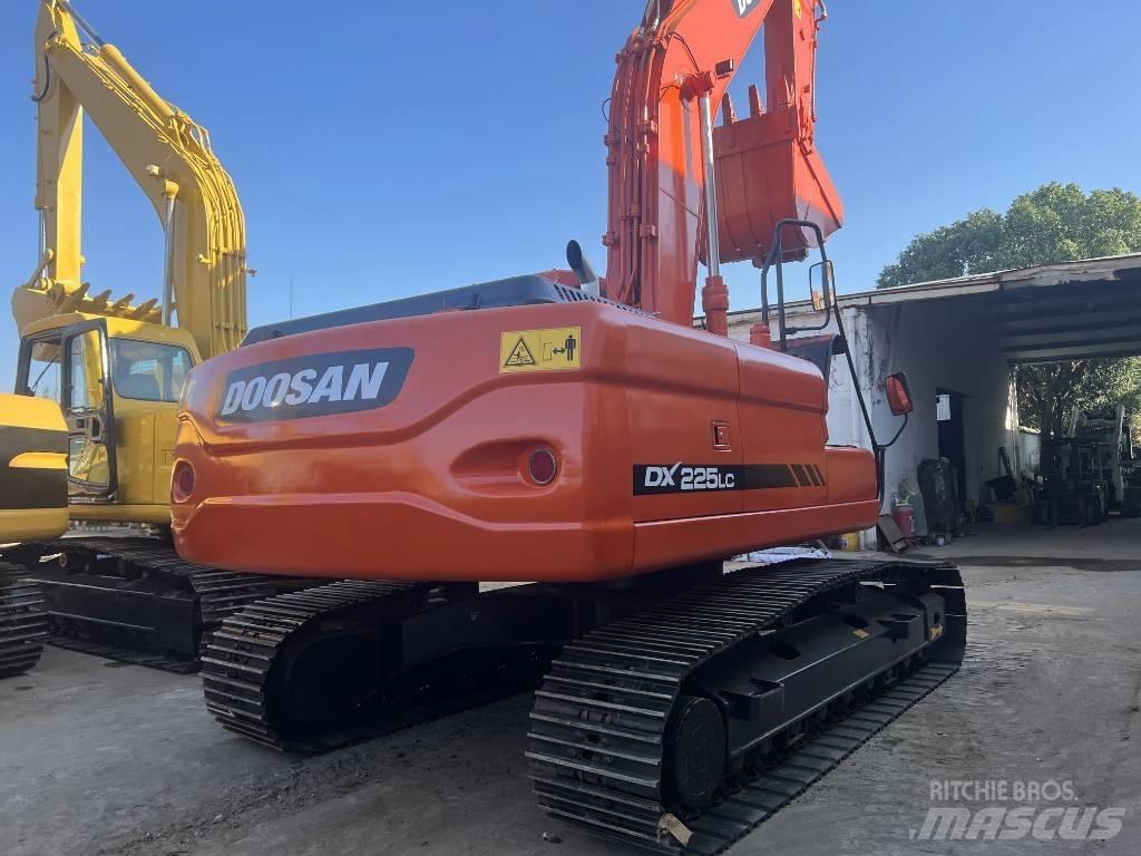 Doosan DX225LC Гусеничные экскаваторы