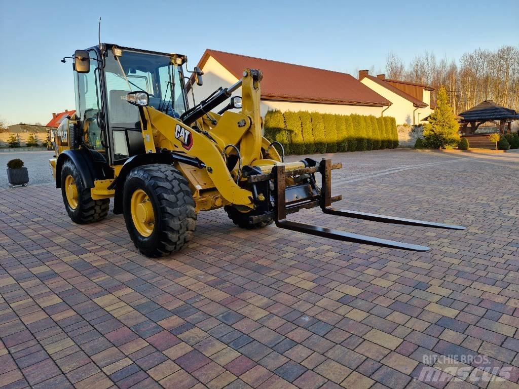 CAT 906 M Фронтальные погрузчики