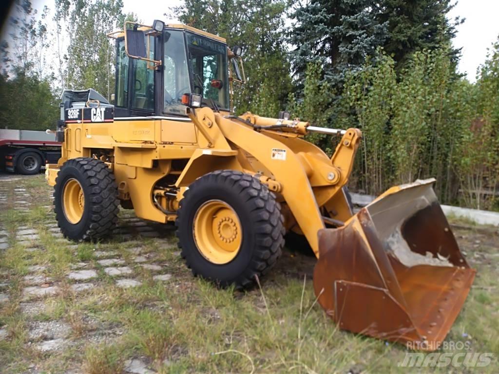CAT 928F Фронтальные погрузчики