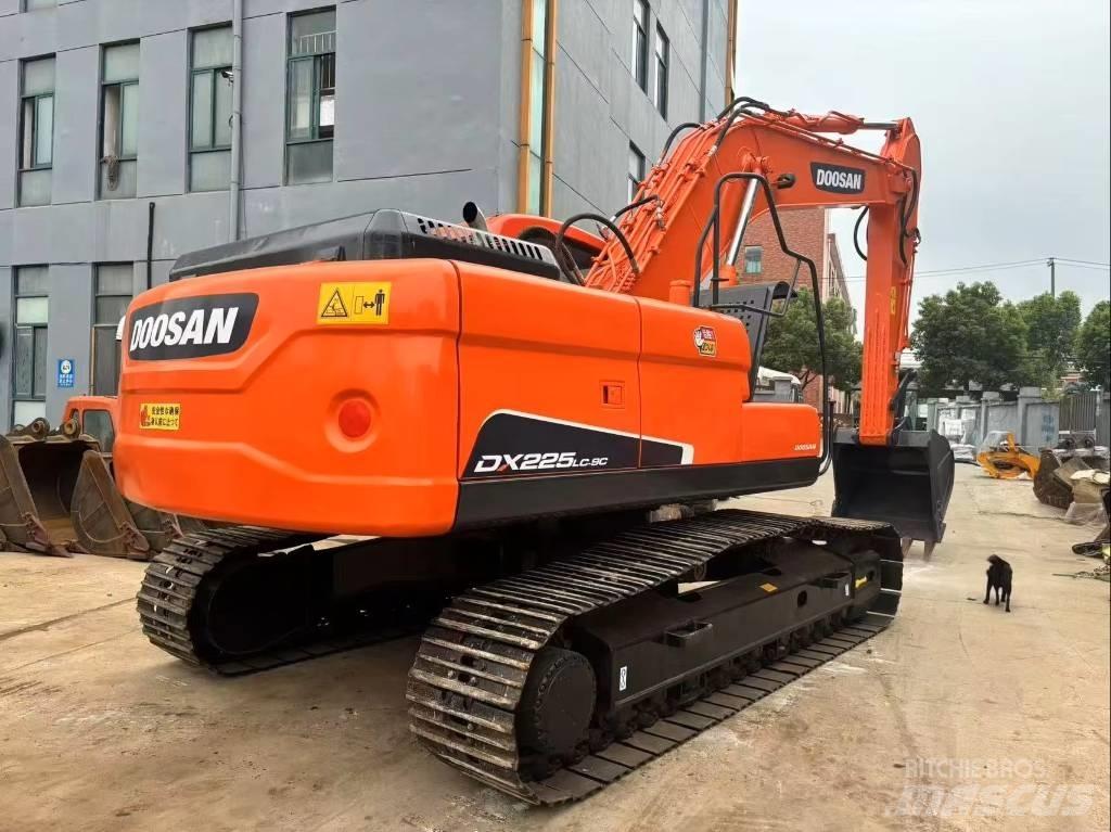 Doosan DX 225 LC Гусеничные экскаваторы