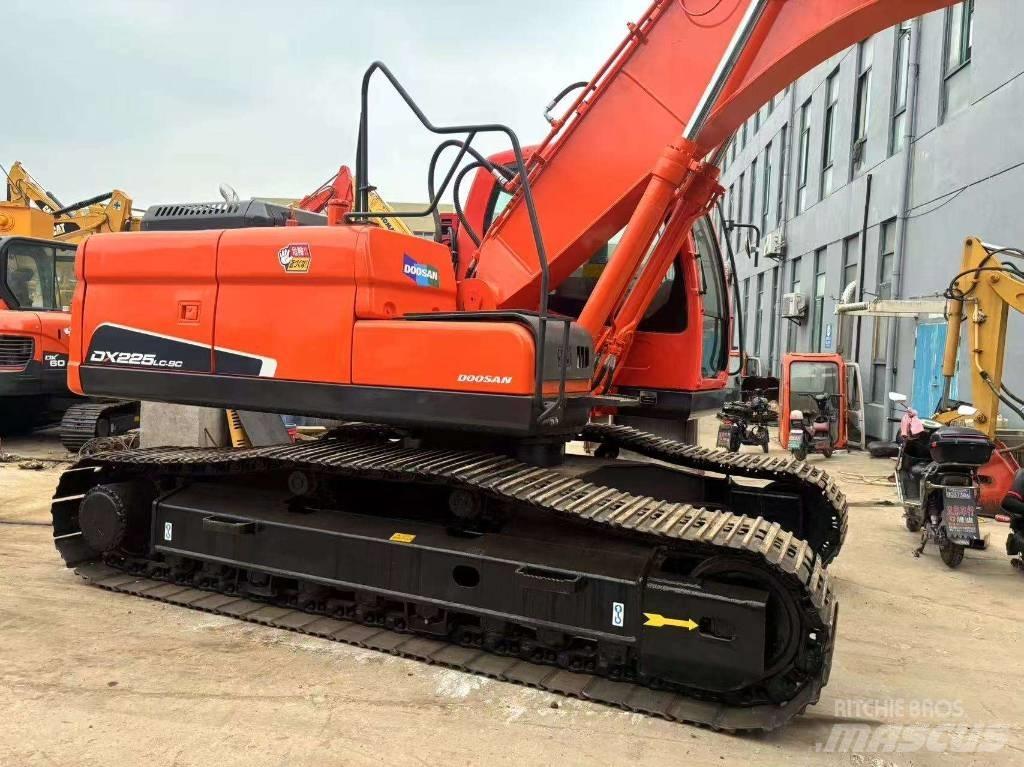 Doosan DX 225 LC Гусеничные экскаваторы